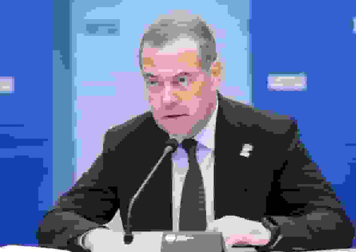 مدودف: زلنسکی مشروعیت امضای معاهده صلح را ندارد