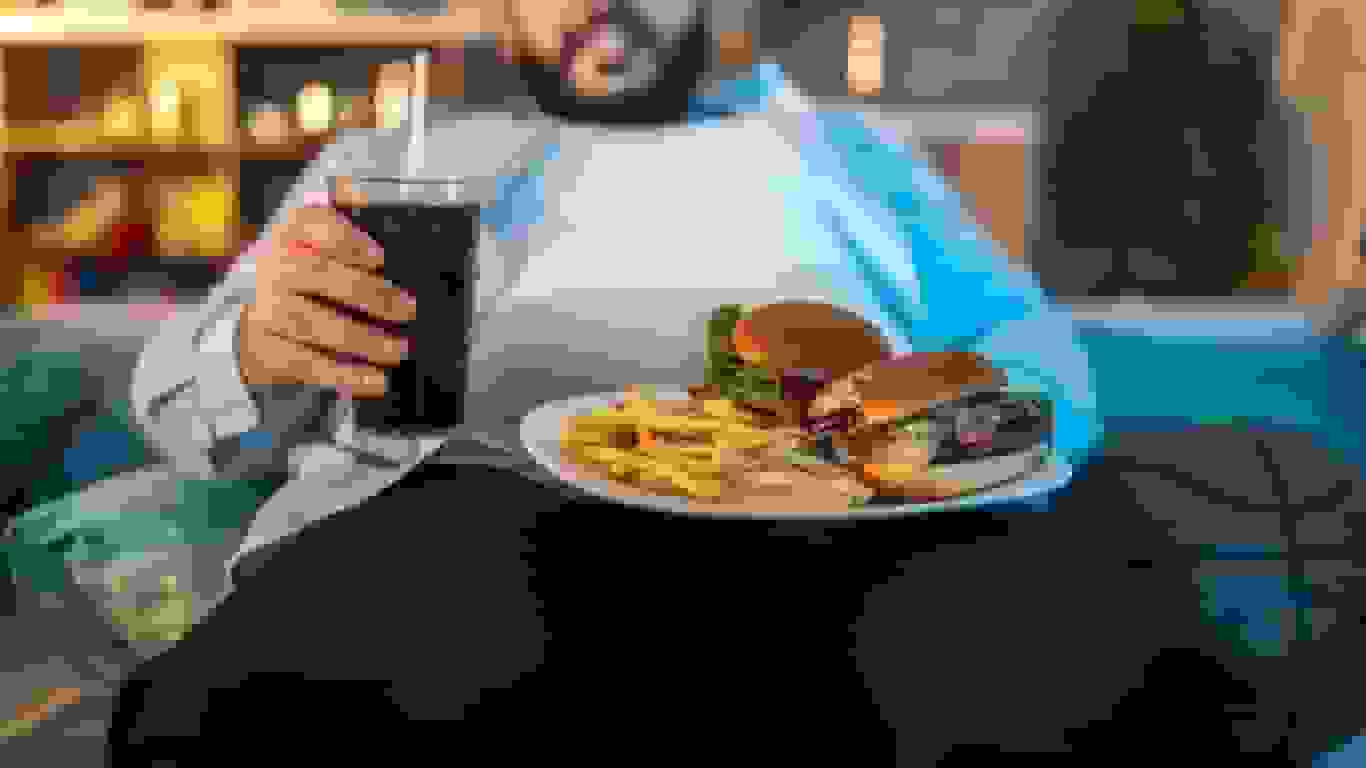 مرگ اینفلوئنسر روسی پس از چالش خوردن ۱۰ هزار کالری روزانه