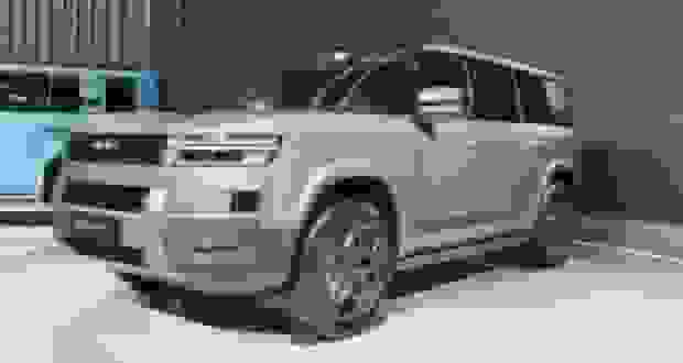 شاسیبلند پلاگین هیبریدی BYD Ti7 با ۷ نمایشگر داخلی و شتاب ۴.۵ ثانیهای رونمایی شد