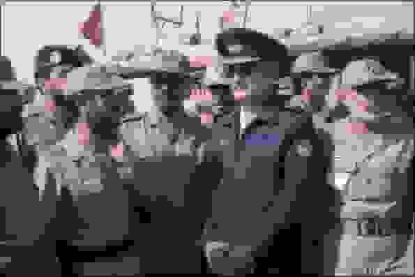 عکس شهید ستاری در حال قایقسواری و ماهیگیری در آمریکا؛ سال ۱۳۵۰