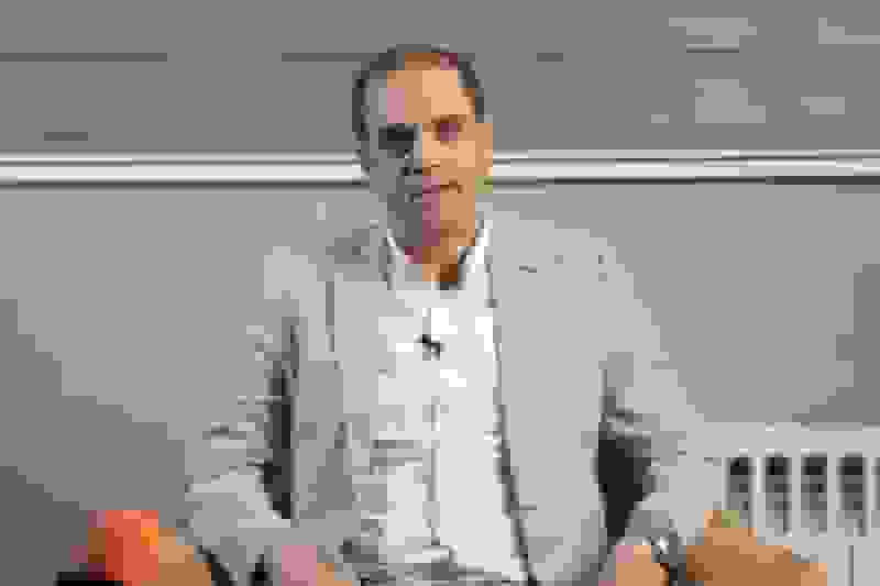 بهنام ابوالقاسمپور با انتشار عکس سلفی از آزادی پژمان جمشیدی ابراز خوشحالی کرد