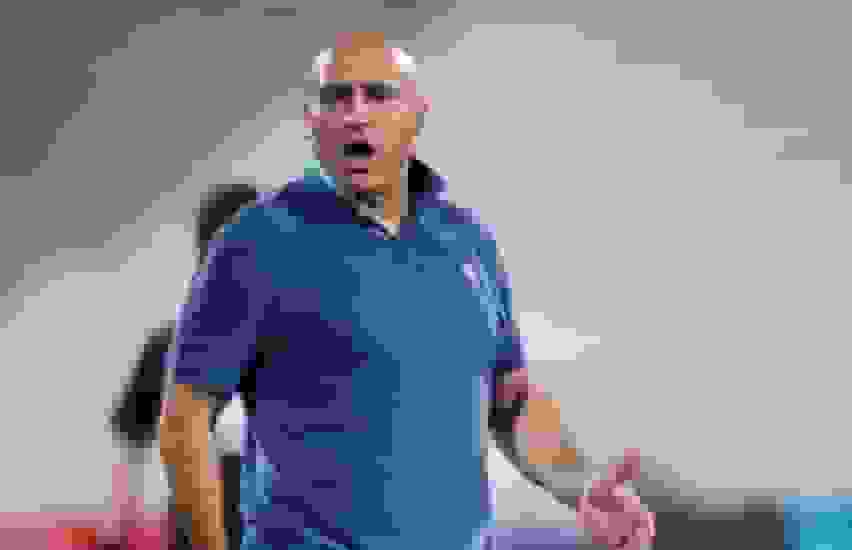 التماس منصوریان روی آنتن زنده به خاطر استقلال