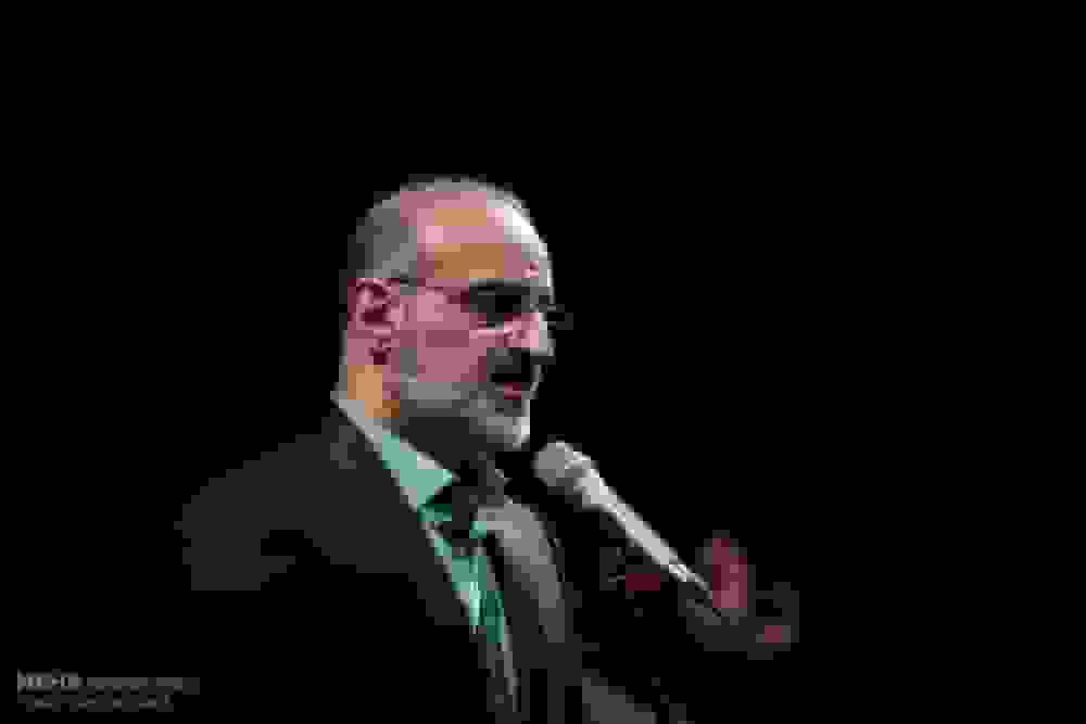 محمد اصفهانی با تکآهنگ «زیر بارون» از آلبوم جدید «سراب شانههایت» رونمایی کرد