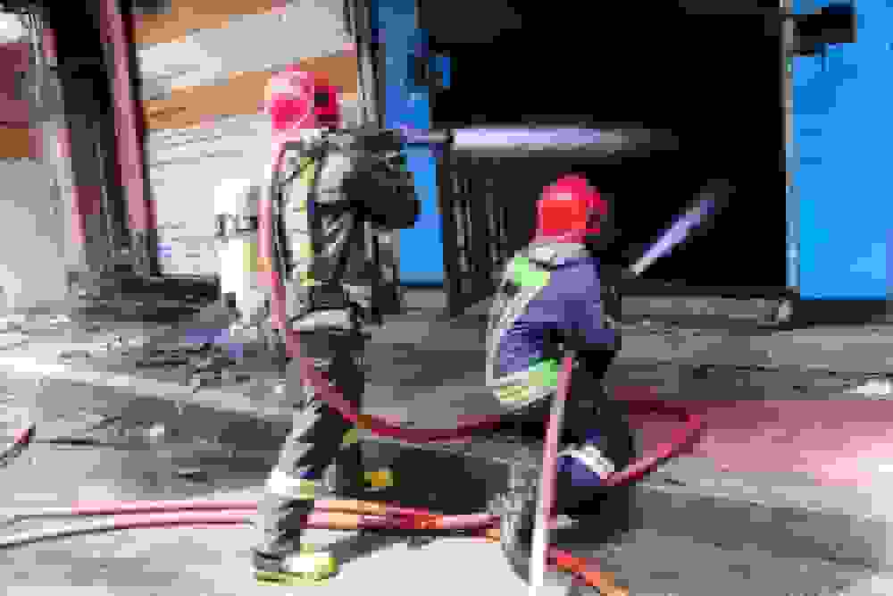 نجات ۷ شهروند در عملیات موفق آتشنشانی اهواز در پاساژ آریا