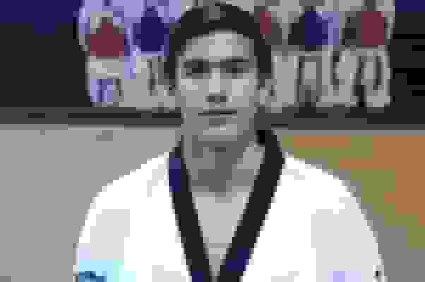 حامد اصغری تکواندوکار سنگالی را در بازیهای کشورهای اسلامی شکست داد