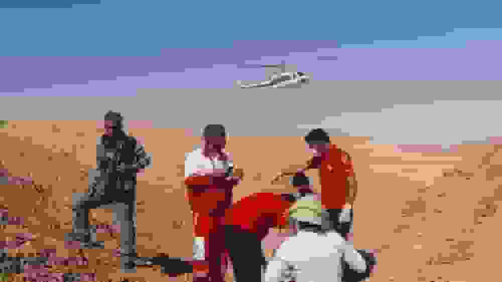 لحظه برقراری ارتباط با حادثهدیدگان سانحه بالگرد هلال احمر در اشترانکوه