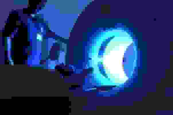 بیمارستانهای رودان و جاسک مجهز به دستگاه امآرآی میشوند