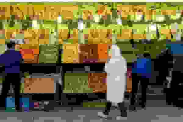 بازار گلستان در چنبره گرانی؛ مردم زیر فشار، مسئولان پای نظارت