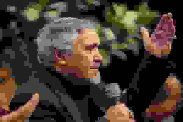 رونمایی از کتاب «من از کودکی…» سرودههای آئینی حاج علی انسانی