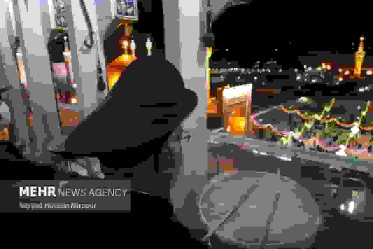 نقارهنوازی در شب میلاد حضرت علی(ع) در حرم مطهر رضوی