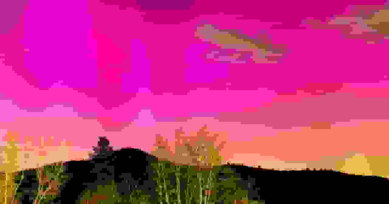 فیزیک شفق قطبی: نورهای شمالی و تأثیرات آب و هوای فضایی