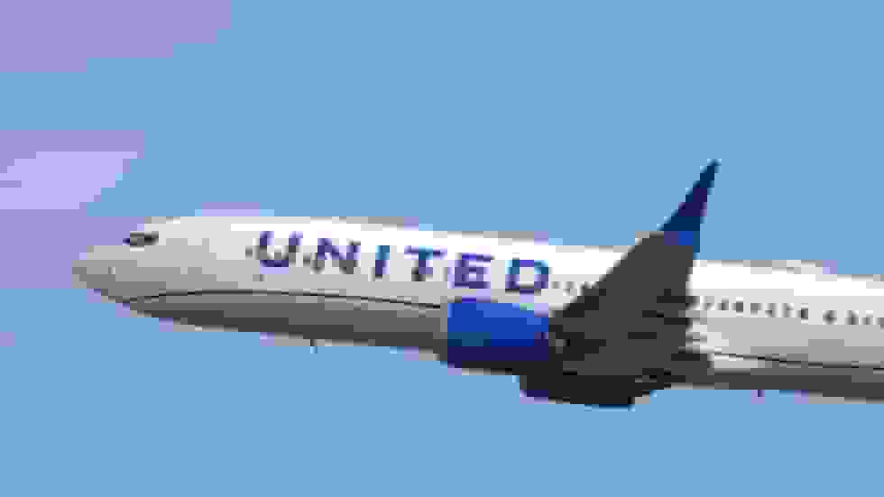 اصابت شیء مشکوک به زباله فضایی به هواپیمای مسافربری