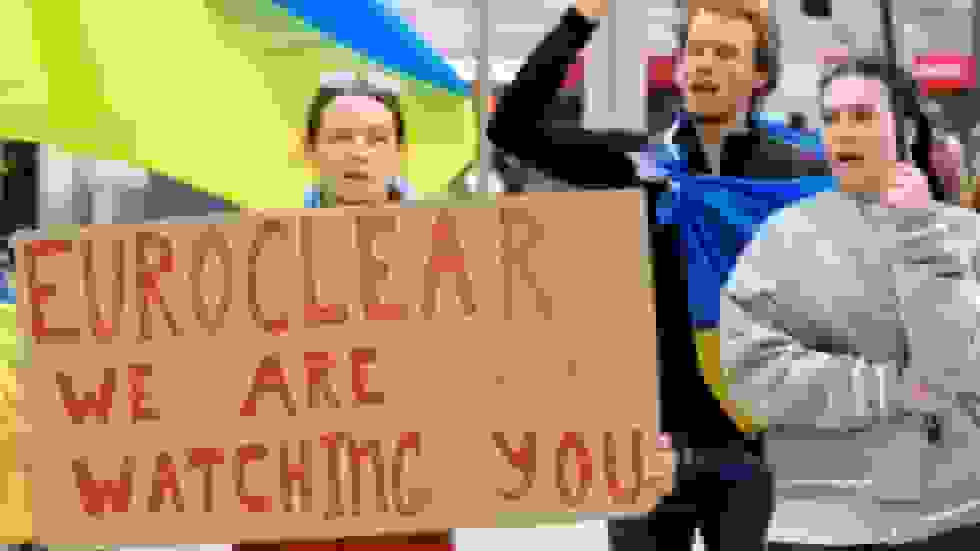 اتحادیه اروپا و بریتانیا در حال توسعه اقداماتی برای انتقال داراییهای روسیه به اوکراین