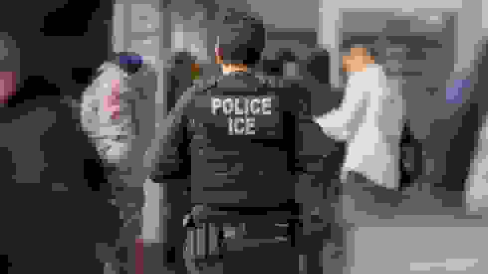 آمریکا در نظر دارد انبارهای آمازونی را برای نگهداری مهاجران تبدیل به مراکز بازداشت کند