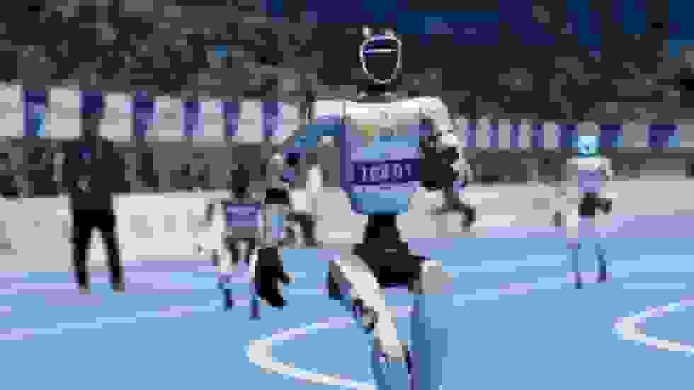 مقامات چینی در مورد رباتهای انساننما هشدار میدهند