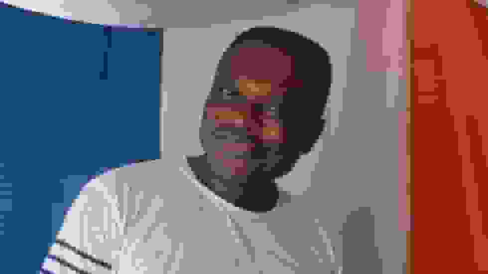 رهبر مخالف کامرون در بازداشت درگذشت