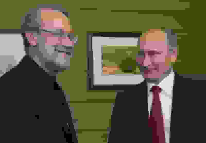 علی لاریجانی پیام رهبر انقلاب را به پوتین تقدیم کرد