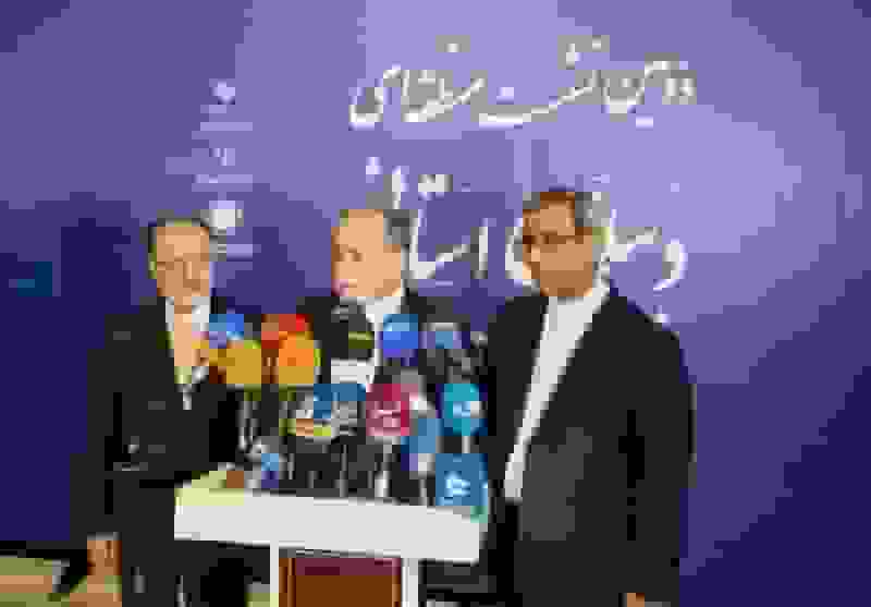 عراقچی: وزارت خارجه رفع تحریمها را با جدیت ادامه میدهد