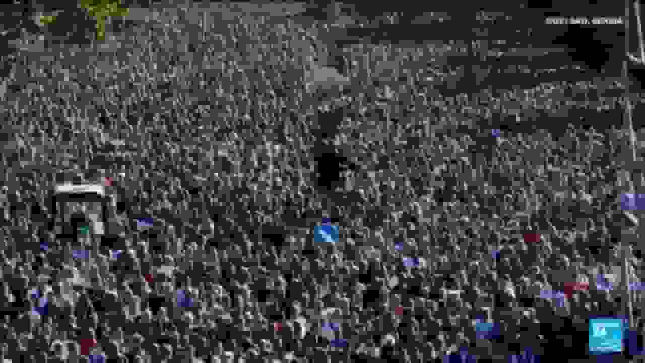 هزاران صرب سالگرد فاجعه فروریختن سقف ایستگاه قطار را گرامی داشتند