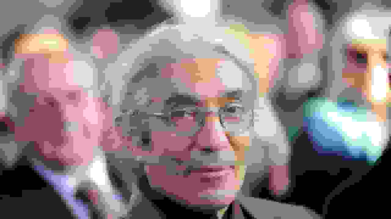 ورود نویسنده فرانسوی-الجزایری، بوآلم سنسال، به فرانسه شش روز پس از آزادی از زندان الجزایر