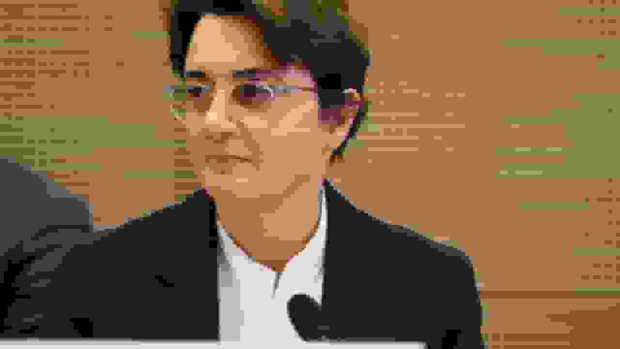 مدیر لوور امنیت “ناکافی” را پذیرفت و گفت پس از سرقت جواهرات پیشنهاد استعفا داده است