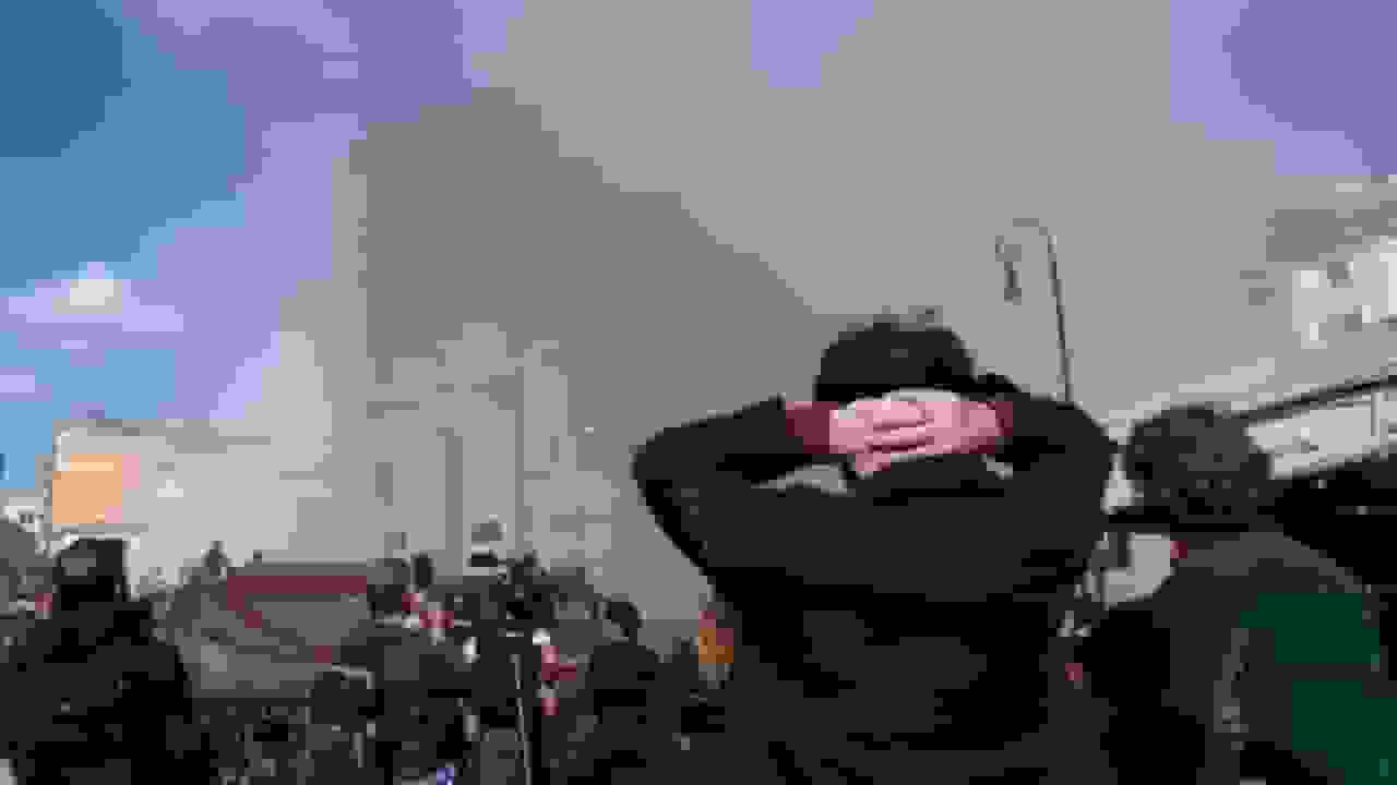 نجات کارگر از برج قرون وسطایی نیمه تخریب شده در رم