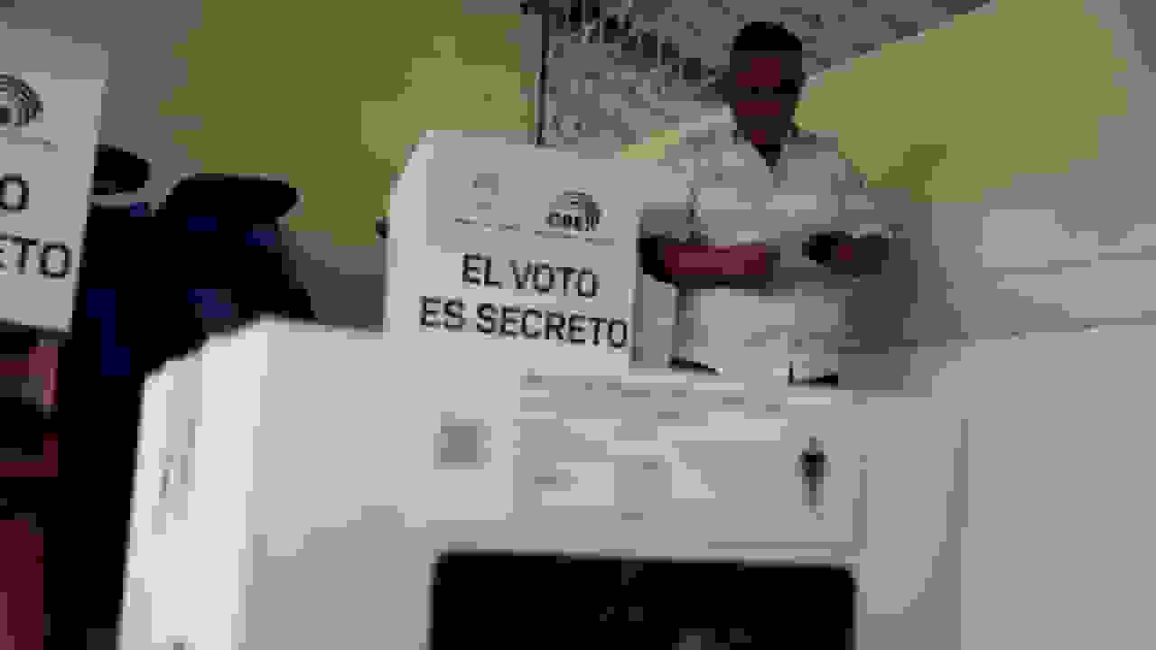 رأیگیری در اکوادور درباره بازگشت پایگاههای نظامی خارجی و مقابله با خشونت مواد مخدر