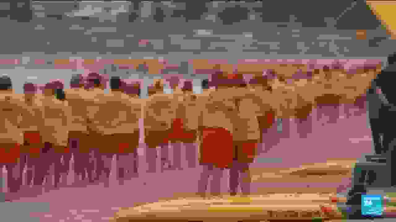 ناجیان غریق در ساحل بوندی به قربانیان حمله ادای احترام کردند