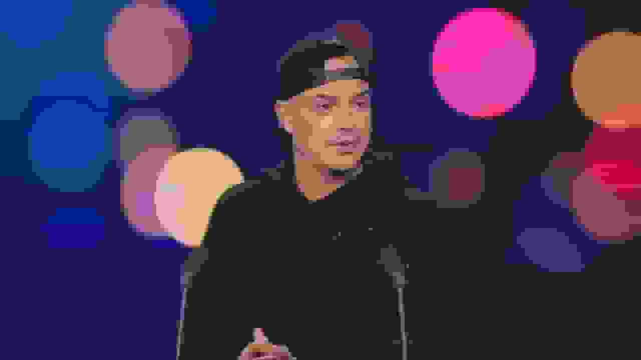 از روپال درگ ریس تا بزرگترین صحنههای فرانسه: کارل سانچز، هنرمند پشت نیکی دال