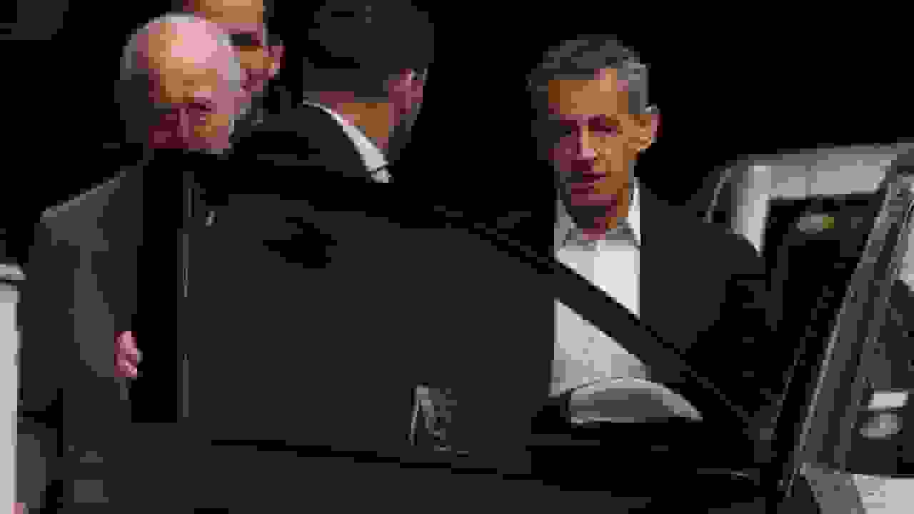 زندان رفتن رئیس جمهور سابق فرانسه؛ سرکوزی پیش از حبس با مکملون دیدار کرد