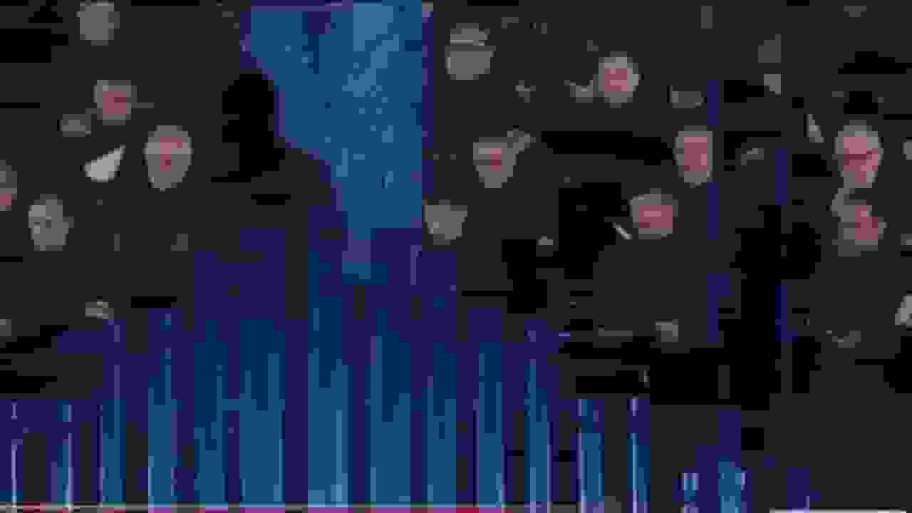 اجرای گروه کر و ارکستر 'مرثیه نور' در مراسم یادبود حملات تروریستی ۲۰۱۵ پاریس