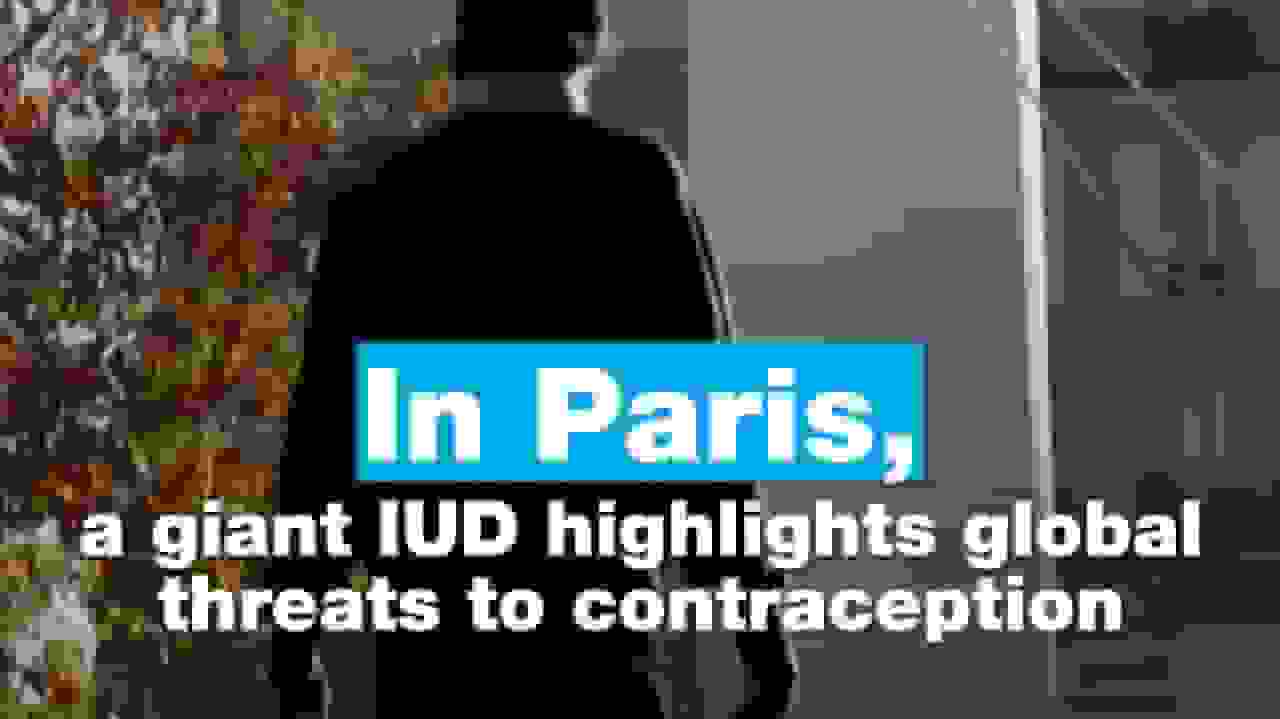 نمایش یک آییودی غولپیکر در پاریس برای هشدار درباره تهدیدهای جهانی پیشگیری از بارداری