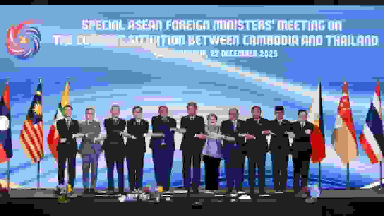 کامبوج ادعا میکند تایلند پس از نشست آسهآن حملات هوایی انجام داد