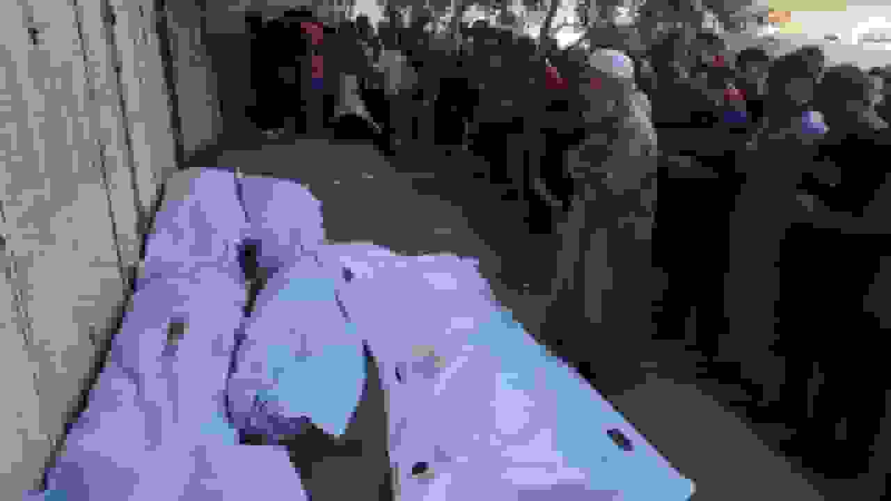 فرستادگان آمریکایی برای تحکیم آتشبس با اسرائیل دیدار کردند در حالی که شبهنظامیان غزه بقایای گروگان را تحویل دادند