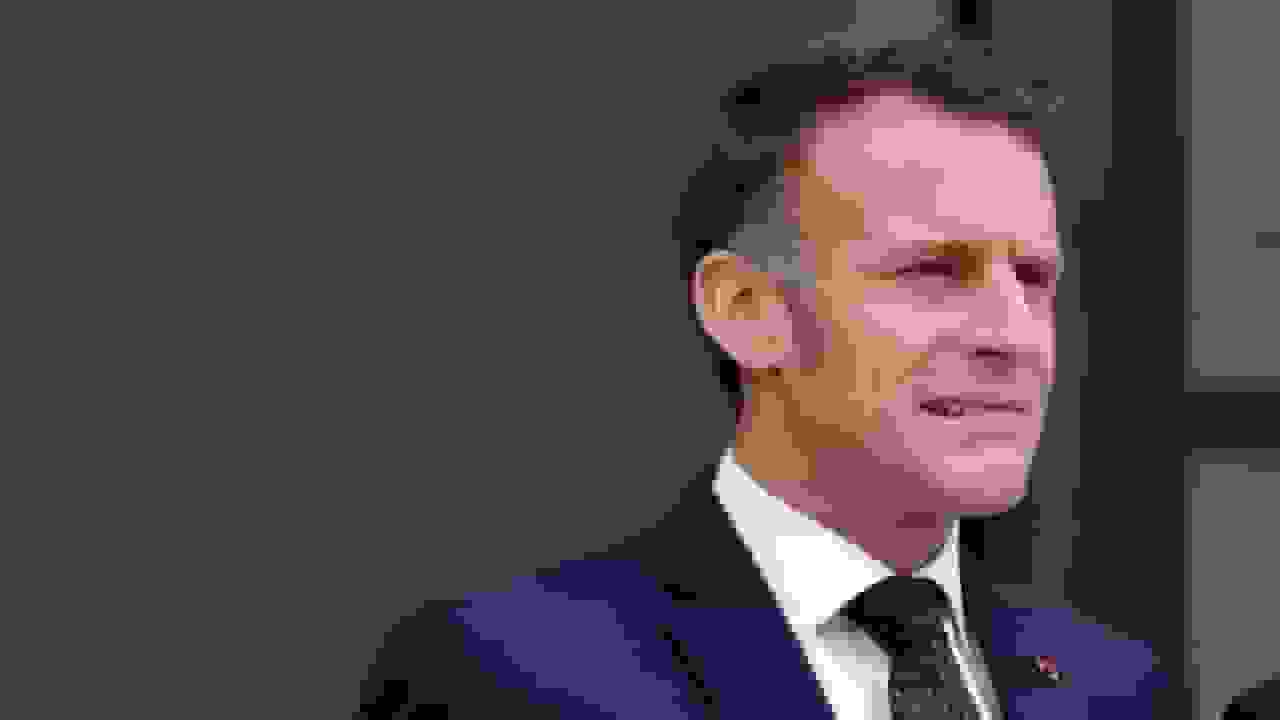 ماکرون رهبران احزاب فرانسه را برای تعیین نخستوزیر و تصویب بودجه فرا میخواند