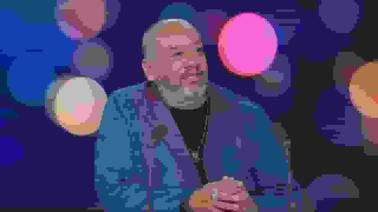 جفری گیبسون ما را به جهانی درخشان و چندلایه از هنر دعوت میکند