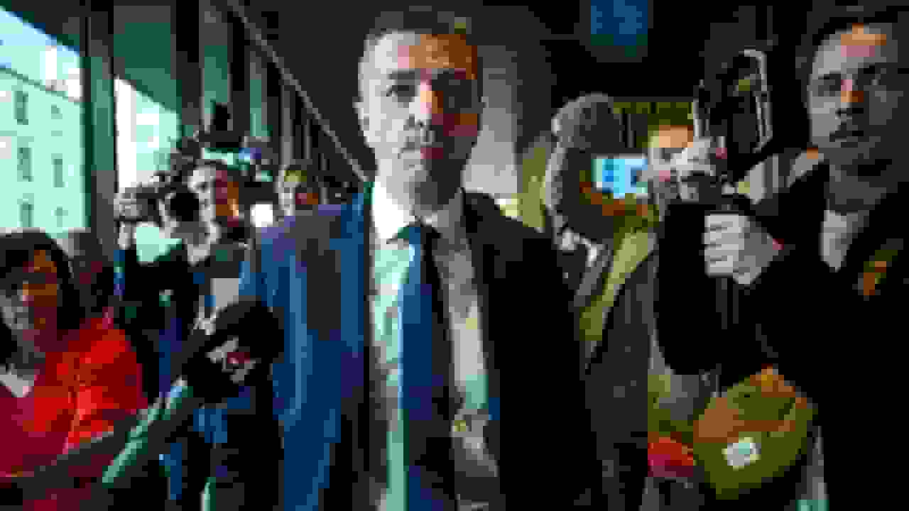 شهردار فرانسه به چهار سال زندان به دلیل اخاذی از رقیب سیاسی با نوار جنسی محکوم شد