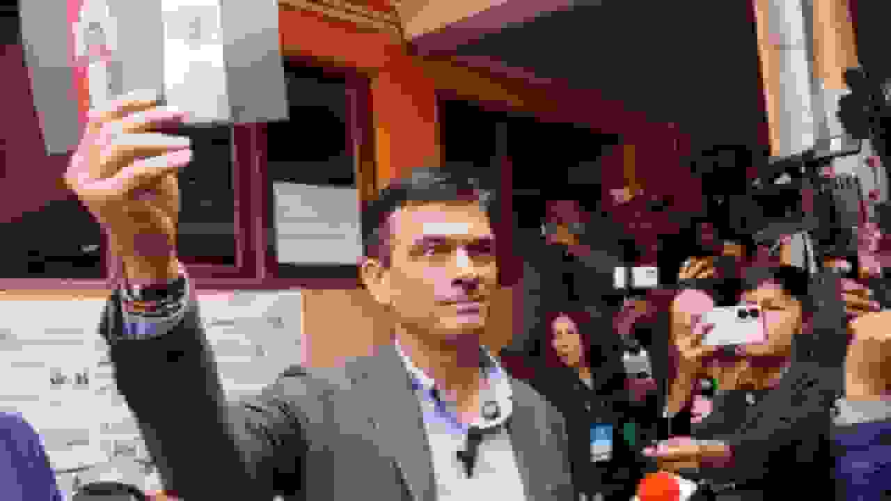 رودریگو پاز، سناتور میانهرو، با پیروزی در انتخابات ریاستجمهوری بولیوی به ۲۰ سال حکومت سوسیالیستی پایان داد