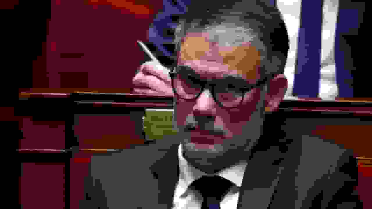 حزب سوسیالیست فرانسه پس از تعلیق اصلاحات بازنشستگی، بر مالیات ثروت تأکید میکند