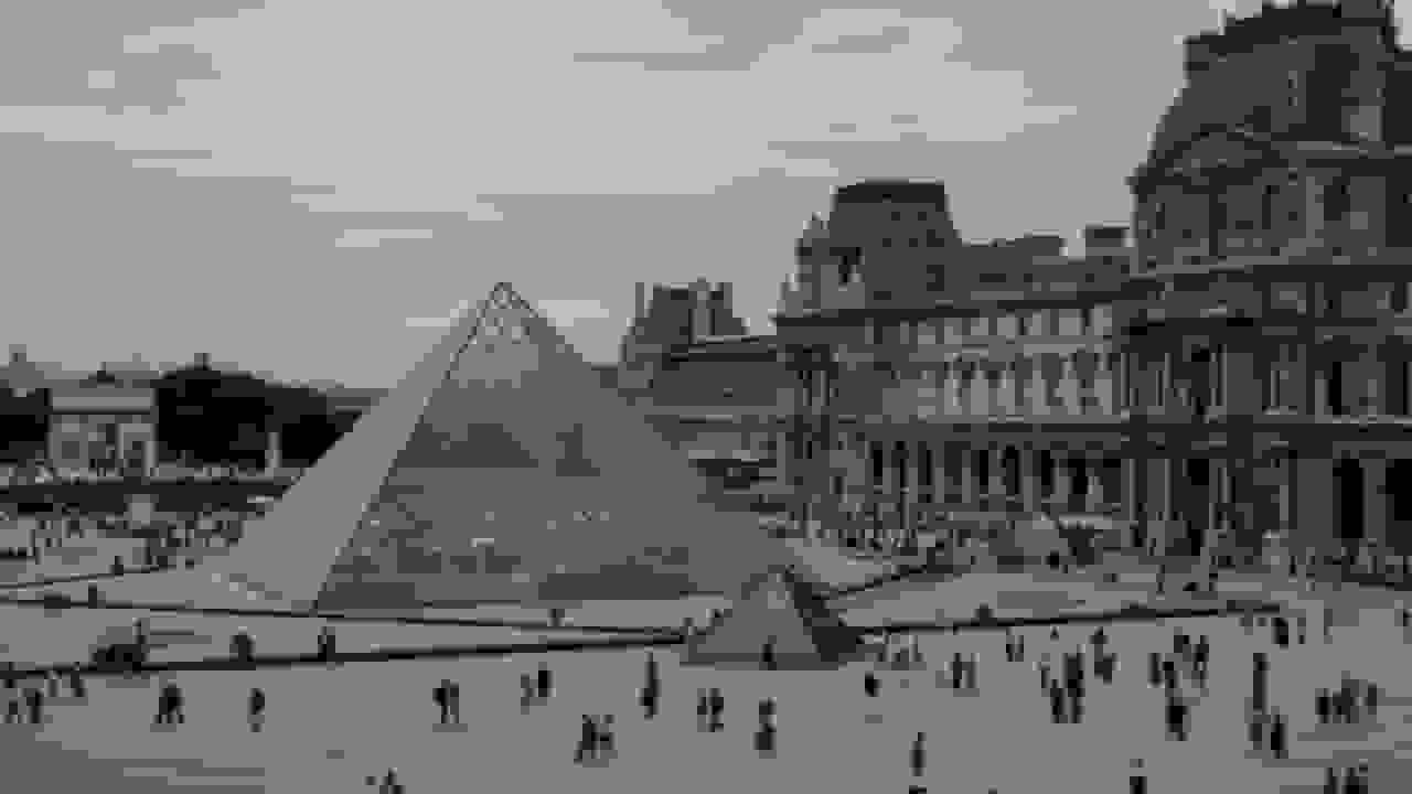 سرقت در موزه لوور پاریس باعث تعطیلی یک روزه این موزه جهانی شد