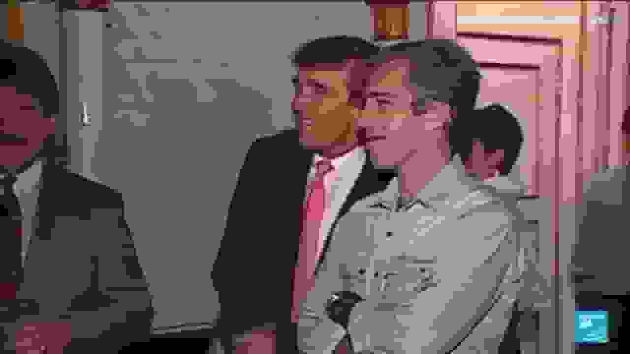 ترامپ تمرکز را بر روابط اپستین با دموکراتها معطوف میکند