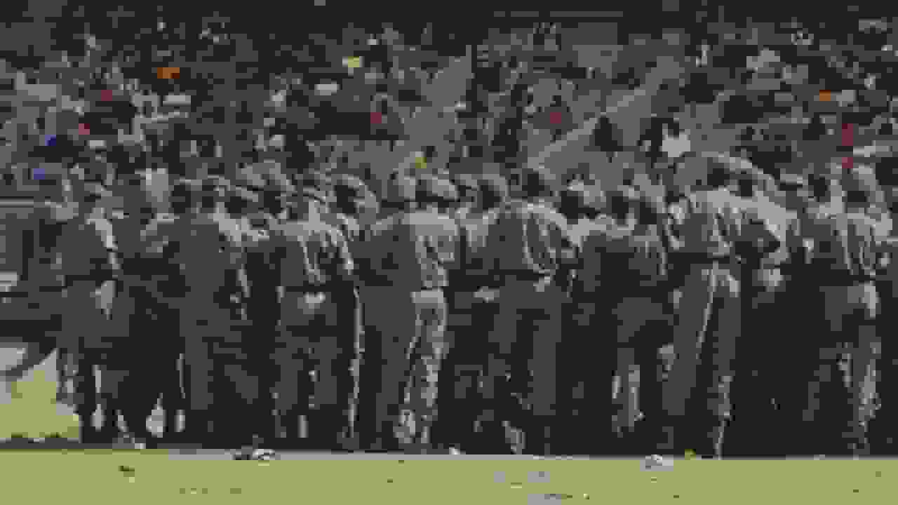 پلیس کنیا گاز اشکآور بر سوگواران در مراسم نمایش عمومی جسد نخستوزیر اودینگا شلیک کرد