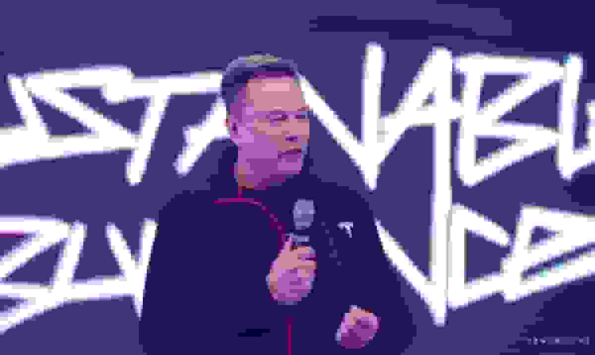 ایلان ماسک: صاحبان تسلا به زودی میتوانند هنگام رانندگی پیامک بفرستند