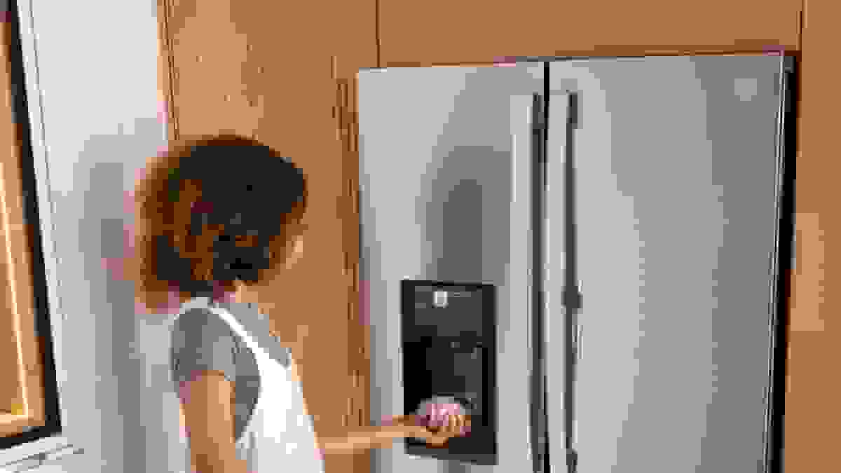 یخچال هوشمند جدید جیای با اسکنر بارکد و قابلیت خرید خودکار