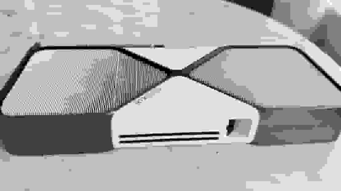 طرح سفید کاربردی برای کارت گرافیک RTX 5080؛ آیا انویدیا باید نسخه سفید تولید کند؟