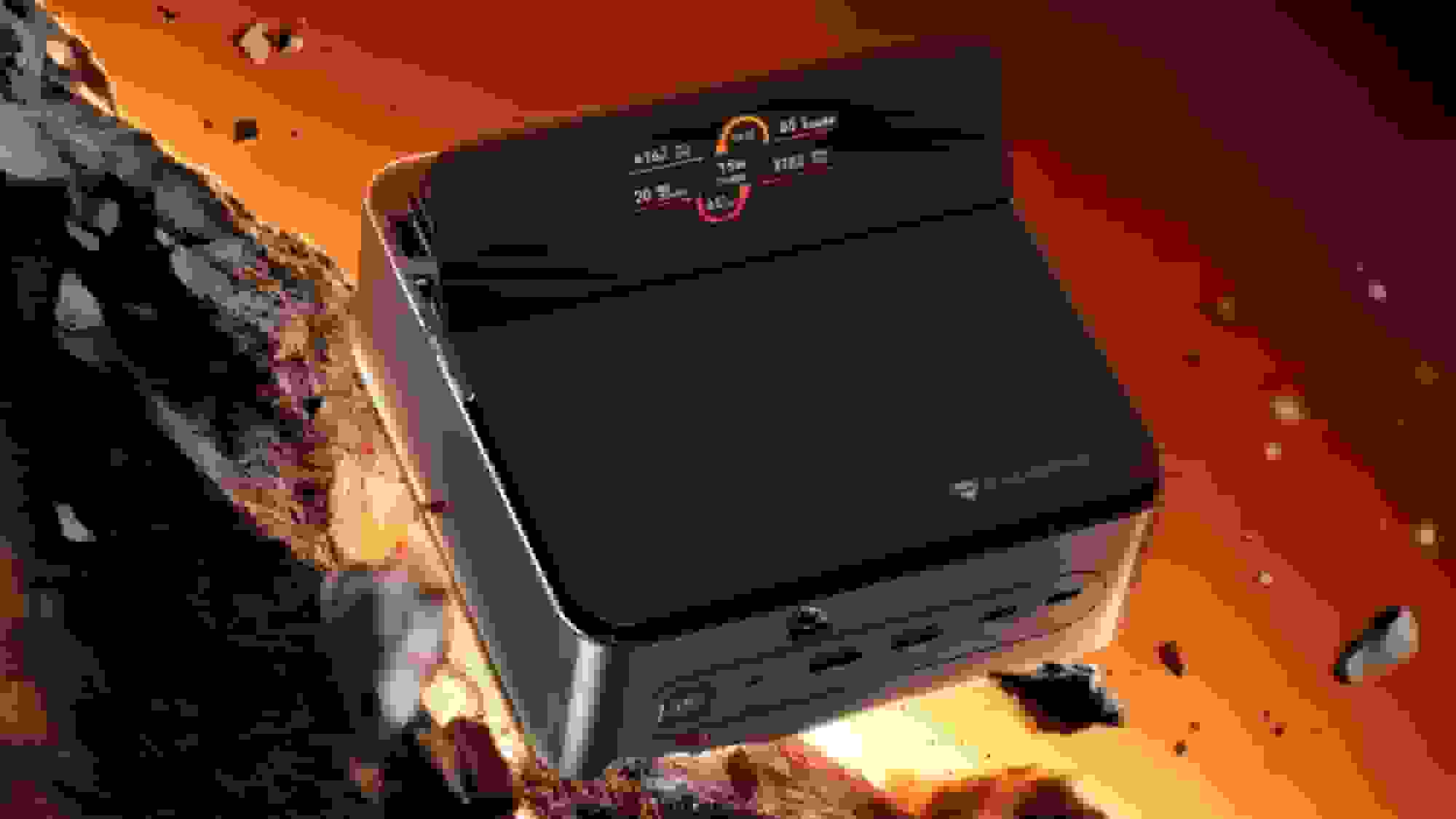 مینیکامپیوتر Machenike GTS با پردازنده Core Ultra 9 285H و نمایشگر وضعیت تاشو