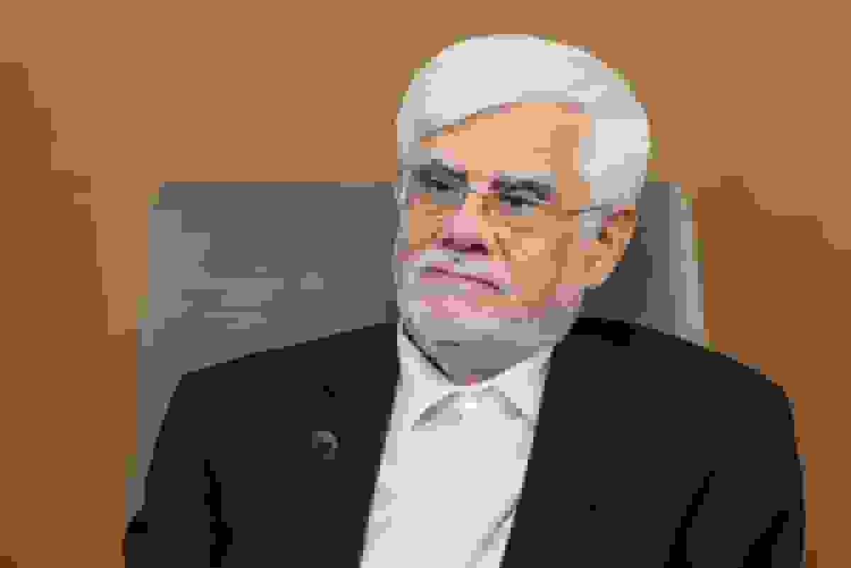 عارف: تقسیم کار برای ضربه به اقتصاد ایران