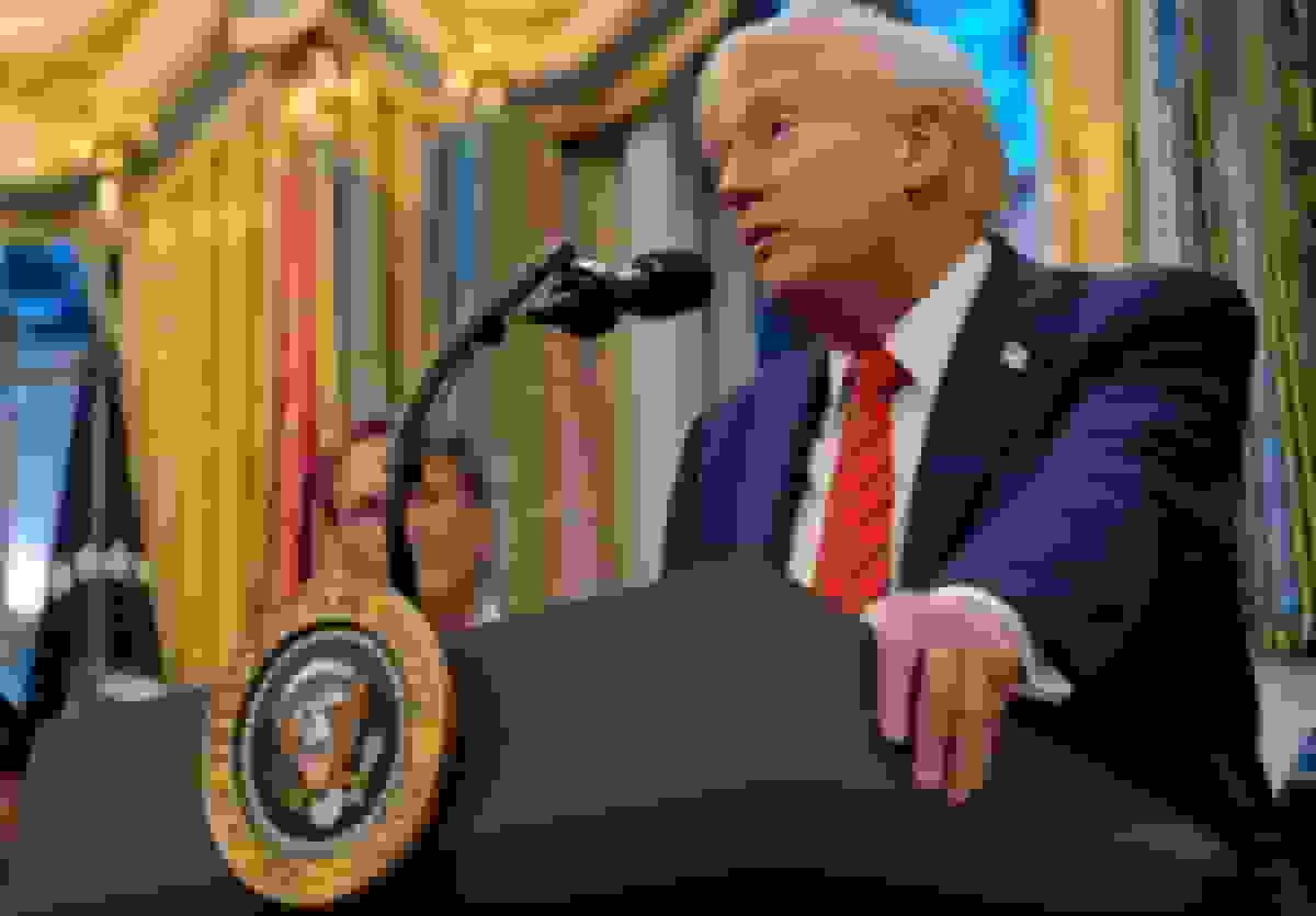 ترامپ دموکراتها را مقصر اصلی اخراج کارکنان دولت دانست