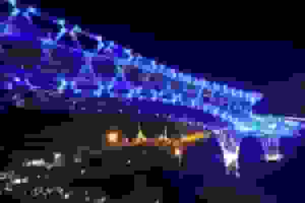 پل طبیعت به مناسبت روز جهانی غذا با رنگ آبی نورپردازی میشود