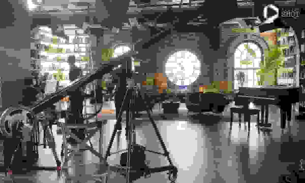 اشتباه شعری مجتبی شکوری در برنامه «اکنون»؛ نسبت دادن شعر معینی کرمانشاهی به مولوی